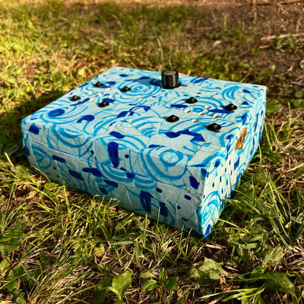 folk art stereo speaker #2 (blue)
