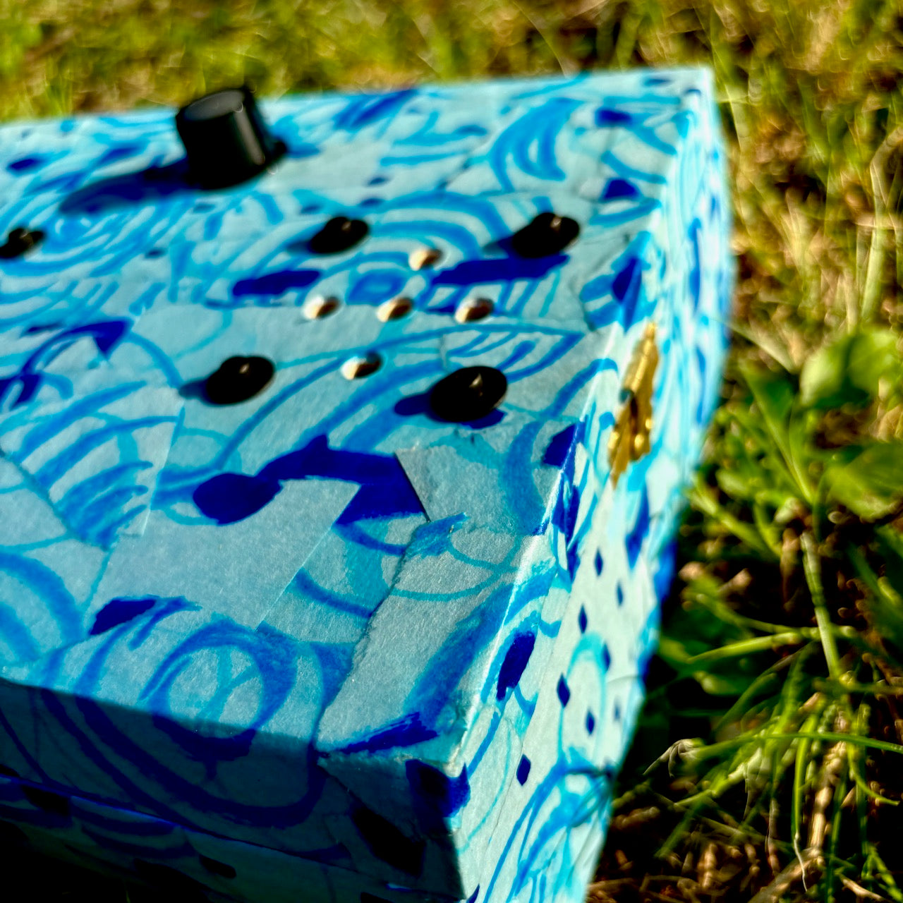 folk art stereo speaker #2 (blue)