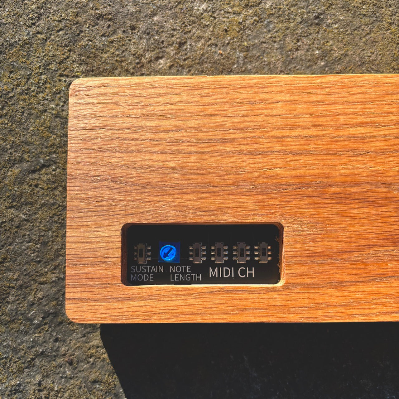 KeyControl_2 Midi Controller (MAHOGANY/RED OAK)