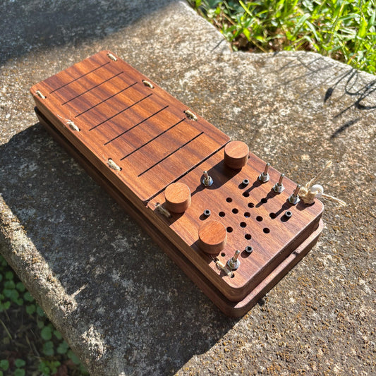 ellitone lil' dream organ (walnut)