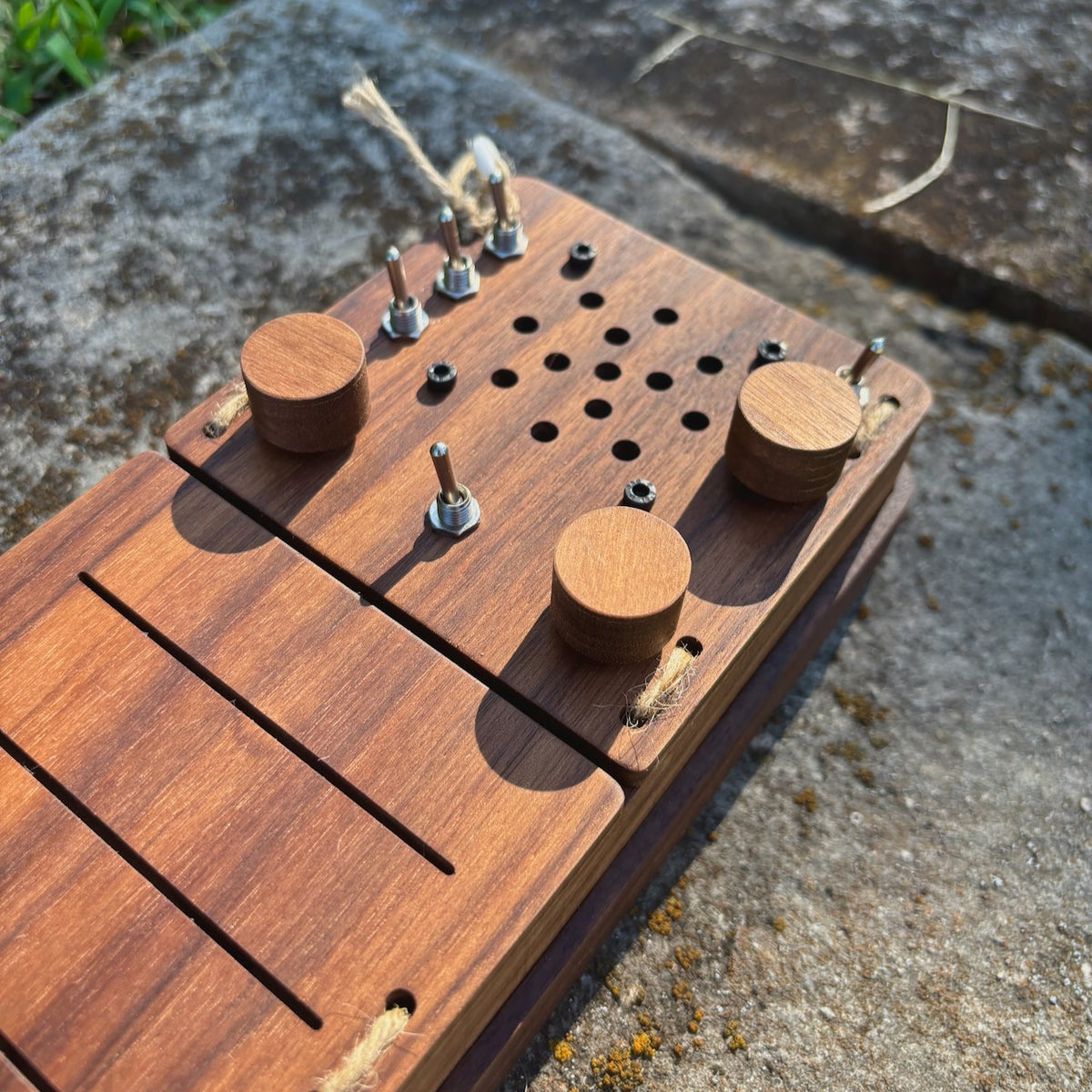 ellitone lil' dream organ (walnut)