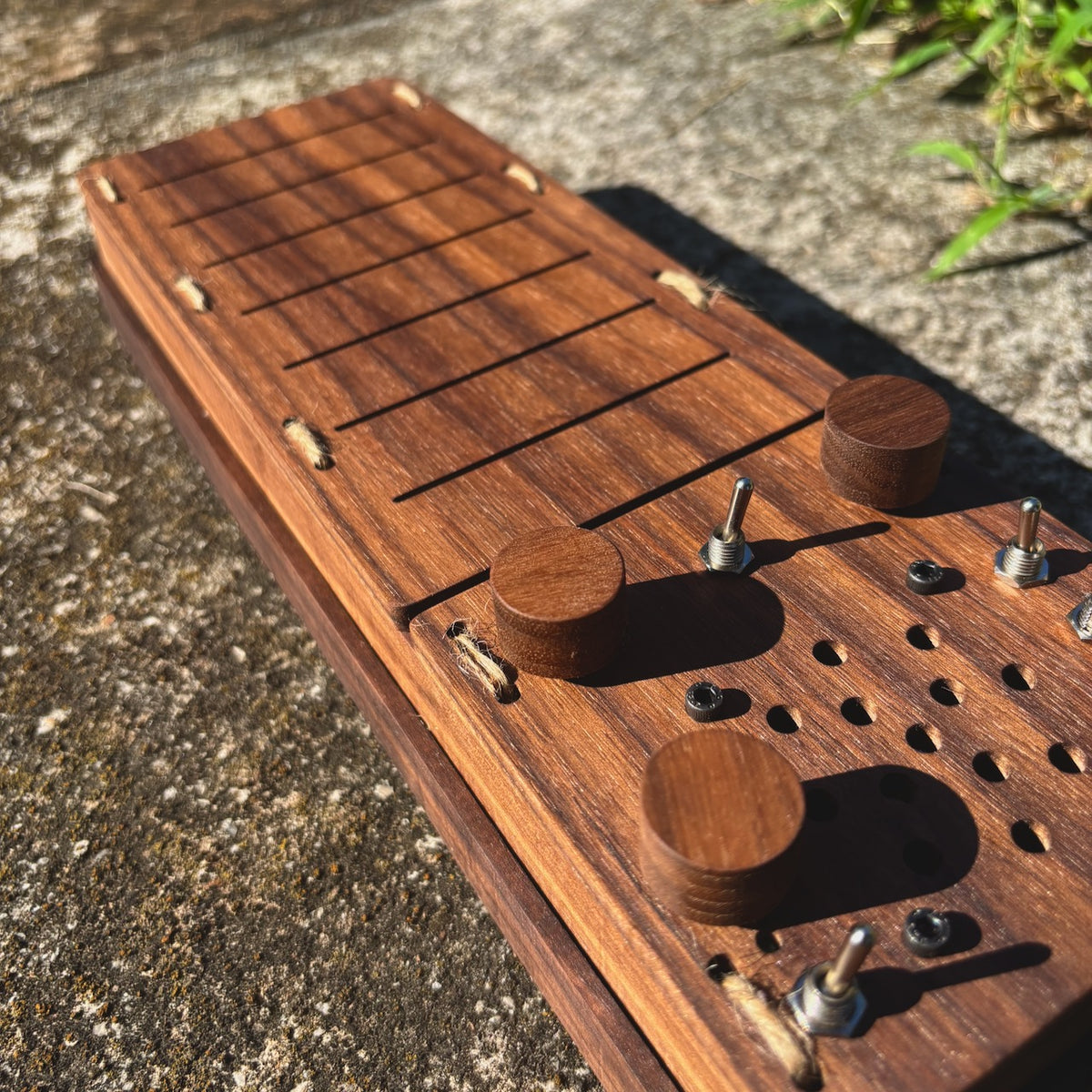 ellitone lil' dream organ (walnut)