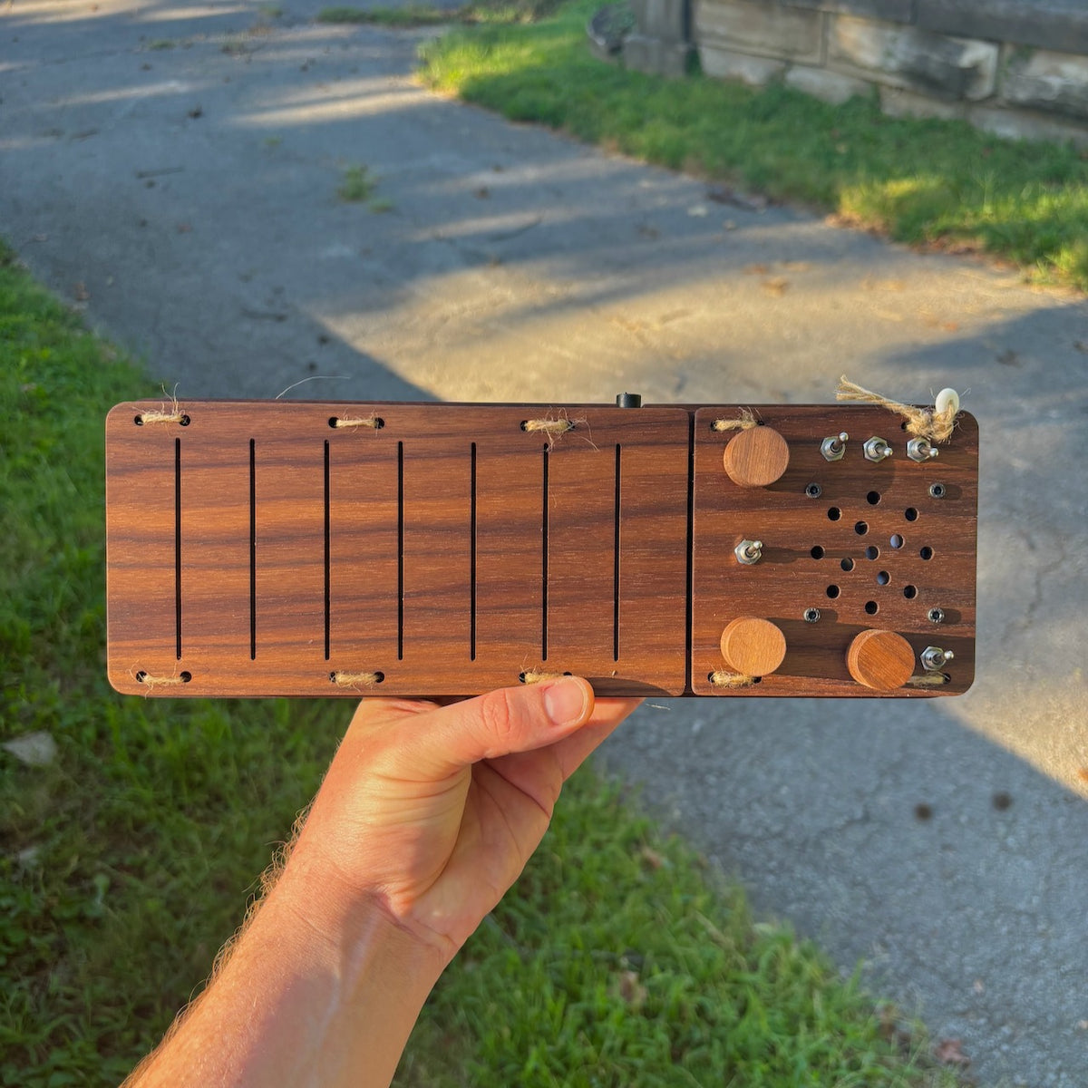 ellitone lil' dream organ (walnut)